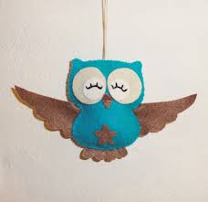 Vous devrez également avoir une paire de ciseaux spécialement conçus pour le découpage de feutrine, un peu de fil noir, de fil jaune et une. Monsieur Hibou Chouette Version Zen En Feutrine A Suspendre Pour Decoration Chambre D Enfant De Bebe Par Pack Et Cadeau Feutrine Artisanat En Feutre Craft