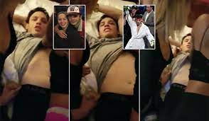 Chavez jr ha sido boxeador profesional durante 16 años. Julio Cesar Chavez Jr 3m Fight Cheque Stolen By Strippers In Vegas