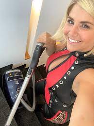 Stars aus deutschland, hollywood, sport und adel, verfolge den aktuellen klatsch und tratsch. Beatrice Egli Heute Auf Meiner Liste Treppenhaus Rocken Facebook