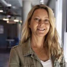 Vanessa Newell's Instagram, Twitter & Facebook