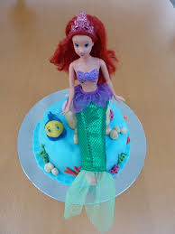 Très beau stand à cup cakes ou gâteaux en carton premium avec détails holographiques et la petite sirène. Gateau Ariel La Petite Sirene Cuisine Et Jardin