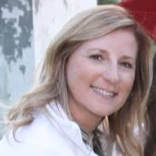 Angela Dearing's Instagram, Twitter & Facebook