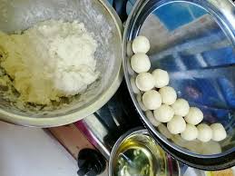 Ciri khas kue ini ialah 3 resep kue cucur yang wajib moms coba di rumah, mudah banget bikinnya. Resipi Cucur Manis Viral Yang Rangup Lembut Guna 4 Bahan Jer Senang Nak Buat Comel Pula Tu Pasti Anak Anak Suka Ni Keluarga