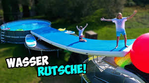 Wir Bauen Eine Riesen Wasser Rutsche In Den Pool Aus Trampolin Gerust Youtube