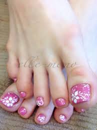 Because everybody loves flowers, these gorgeous nail art designs are perennial. 50 Pretty Toe Nail Art Ideas For Creative Juice