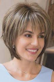 C Est Un Classique De Bob Coupe De Cheveux En Couches La Nature Qui Donne Les C Short Hairstyles For Thick Hair Short Hair With Layers Modern Short Hairstyles