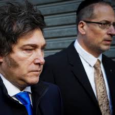 Horas cruciales en el Gobierno: el escándalo de las coimas, la urgencia por  llegar a octubre y la presión para relanzar la gestión tras las elecciones 