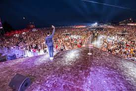 Cel mai intens moment europa fm live pe plajă 2019! Cum A VÄzut Vali Greceanu Fotograful Lui Ètefan BÄnicÄ Concertul Europa Fm Live Pe PlajÄ 2018 Galerie Foto Europa Fm