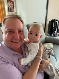 Daddy is finally home after his trip to the USA! ✈️💜