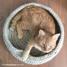 This easy crochet pet bed is great for beginners. Tabby Chic Cat Bed