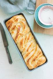Hefezopf Mit Quarkfullung Rezept Hefe Kuchen Hefezopf Backen Und Hefekuchen Rezept