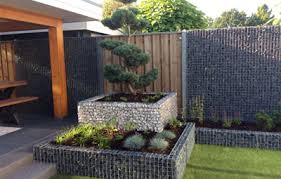 Bruchsteine sind ideal zum füllen von gabionen. Basalt Bruchsteine Fur Ihren Steinkorb Modern Und Stilvoll