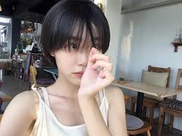 에어컨 때문에 카페 ショートヘア 可愛い アジア人 ショートヘア 顔