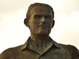 File:George Hardwick statue (close up).jpg