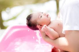 Berikut ini beberapa cara mengatasi sembelit ringan pada bayi dengan perawatan rumahan, yaitu: Bagaimana Cara Mengatasi Sembelit Pada Bayi Halaman All Kompas Com