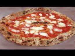 In campania però pizza alla pala indica tutt'altro! Pizza Napoletana Pizza Su Forno Elettrico Pizza Dessert Youtube
