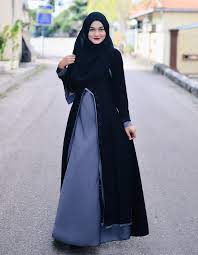 Tentunya yang dimaksud adalah pakaian yang dikenakan di balik abaya hitam. Maya Abaya Posts Facebook