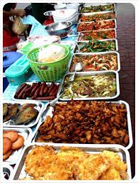 Street Food Junkies On The Hunt In Thailand Globetrottergirls Street Food Food Best Street Food
