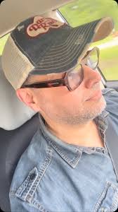 That hat is a DWNLF strategy: “Driving While Not Looking Foreigner” when  you are down south, to avoid getting pulled over by ICE 😏😜 🤠 🇺🇸