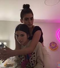 39 2k Likes 317 Comments Charli Dixie Charli And Dixie On Instagram Happy Monday In 2020 Siblings Goals Dixie Famous Girls