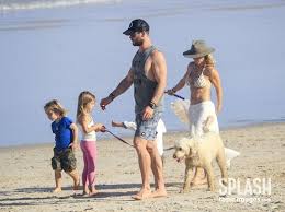 비누 향 흩날릴 것 같은 금발은 또 어떤가. í• ë¦¬ì›ƒpop í† ë¥´ í¬ë¦¬ìŠ¤ í—´ìŠ¤ì›ŒìŠ¤ ì„¸ ìžë…€ ë¯¸ë…€ ì•„ë‚´ì™€ íœ´ê°€ ë„¤ì´íŠ¸ ì—°ì˜ˆ