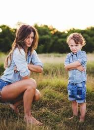 Photographie De Famille Portrait Mere Et Fils Prise Par Shots De Cheyenne Ward S Mother Son Photography Mother Son Pictures Mother Son Photos