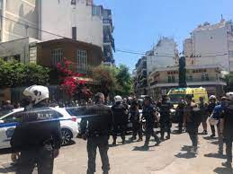 Στα σεπόλια σήμερα οι κάτοικοι είναι ιδιαίτερα χαρούμενοι, αφού το «δικό τους» παιδί, κατάφερε να φτάσει στην κορυφή του νβα! Kamera Kategrapse Ton 3ylodarmo Nearwn Apo Astynomikoys Sta Sepolia Binteo