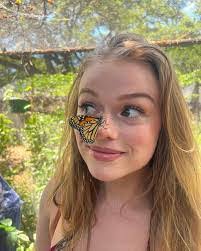 Lily Hooper's Instagram, Twitter & Facebook