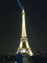 Expedia.mx te ofrece toda la información que necesitas. Torre Eiffel Iluminada De Noche A Las En Punto Picture Of White Umbrella Tours Paris Tripadvisor