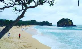 1 orang guide bisa untuk 10 orang, jadi akan terasa murah meriah setiap orang patungan 10 ribu rupiah. 10 Gambar Pantai Ngudel Malang 2021 Harga Tiket Masuk Bukit Asmara Peta Alamat Akses Jalan Jejakpiknik Com