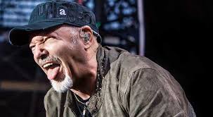 L'amore ai tempi del cellulare. Musica Vasco Rossi Ecco Una Canzone D Amore Buttata Via Radionorba