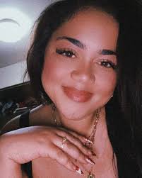 Alyssa Handy's Instagram, Twitter & Facebook