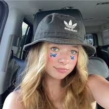 Stacey Baker (@mrsdreamtraxx) • Instagram photos and videos