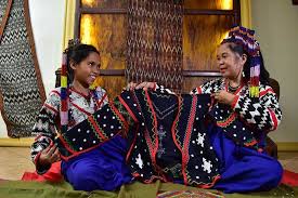 Mainstreaming Lumad Style Sunstar Today, they normally go about in ordinary pants and skirts, with the typical t'boli sword which they always carry at their side. mainstreaming lumad style sunstar