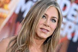 Tao thấy Jennifer Aniston bị xếp vào tông màu ô liu nhạt mà tao không đồng  ý. Mày nghĩ cô ấy thuộc tông màu ô liu không? : r/Fairolives