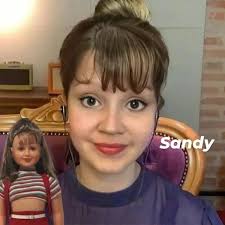 Qual seria a aparência dessas 9 bonecas dos anos 80 , 90 e 2000 que não se  pareciam em nada com suas inspirações? As bonecas sempre estiveram  presentes no imaginário de crianças (