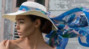 Comment mettre un bandana comme un tour de cou avec noeud. 6 Facons De Nouer Un Foulard Cet Ete Femme Actuelle Le Mag