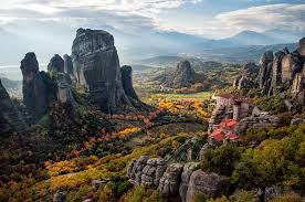 Τα μετέωρα προσφέρουν κάτι παραπάνω από ένα γραφικό τοπίο και τα μαθήματα αρχαίας ιστορίας. Diadromh Sta Metewra Ta3i 8essalonikh Ta3i Aerodromio 8essalonikh Cosmos Travel