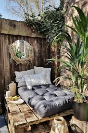 space in the sun diy pallet beds great places to take a nap in the sun definitely on the great boho style pall in 2020 balcony decor diy garden decor diy pallet
