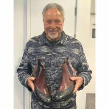 Pin By Pam Grubb North On Tom Jones Sir Tom Jones Fashion Leather Jacket