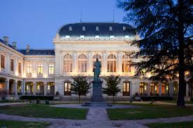 D'indiquer les éventuelles certifications déjà obtenues et dispenses à faire valoir attention : Universite Lumiere Lyon 2