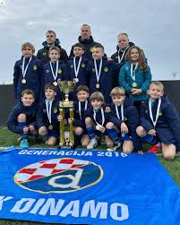 Osvojen turnir “Nicco Paro” u Italiji! 🥇🇮🇹💙 Naša generacija 2010.  godišta slavila je u finalu protiv Empolija rezultatom 2:1 i osvojili prvo  mjesto na odličnom međunarodnom turniru! 🔥🔥🔥 Čestitamo stožeru i igračima
