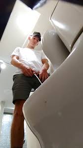 PISS SPY 93- Big dicked pisser - ThisVid.com