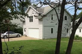 Cfc properties offers a variety of apartments ranging from luxury accommodations to apartments for everyday living, all convenient to downtown bloomington, indiana, or canton, illinois. 608 S Park