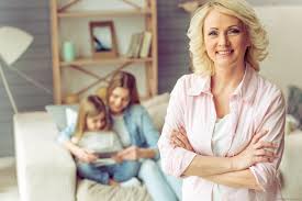 Frauen sollten regelmäßig ihre brust abtasten, um knoten frühzeitig festzustellen. Familiares Brustkrebsrisiko Ab Wann Ist Eine Brustkrebsfruherkennung Sinnvoll Medizin Aspekte