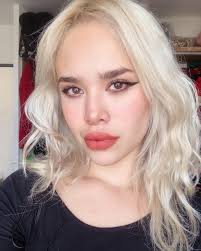 pensando seriamente en volver a ser rubia así ✨💁🏼‍♀️ de enero 2023