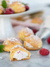 Petit Choux Med Hallongradde I 2020 Bakrecept Mat Juldesserter