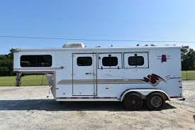 Horse trailer weight depends on several factors, including whether it's a bumper pull or gooseneck, has a dressing room and/or tack room, is made instead of a slant or straight load horse trailer, stock trailers are big open boxes without (usually) any dividers. Used 1998 Sundowner 3 Horse Trailer Gooseneck Horse Trailer Dixie Horse Mule Co