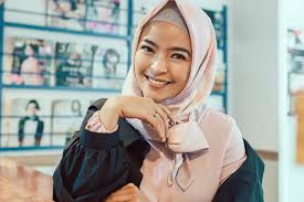 Check spelling or type a new query. Lewat Konser Intimate Kotak Kenalkan Single Baru Masih Ada Okezone Celebrity