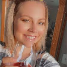 Amanda Kovac's Instagram, Twitter & Facebook